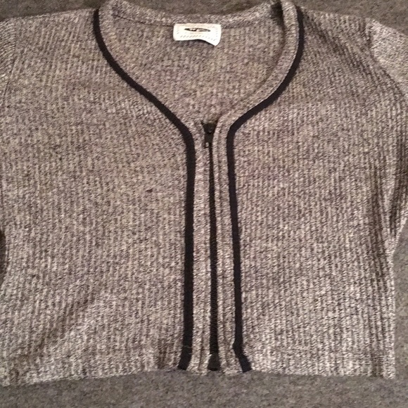 🔥Sale🔥Nice Crop top..EUC - Picture 2 of 2